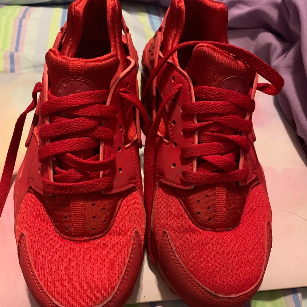 Kids huaraches size 5y (red)